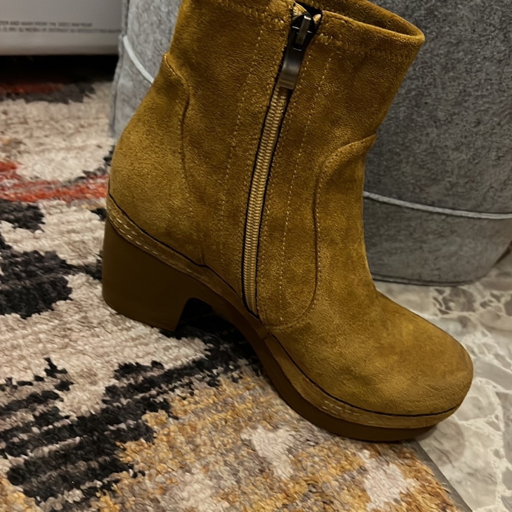 Suede - Picture 3 of 4